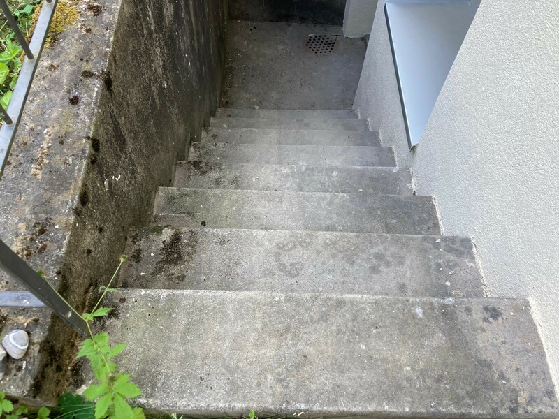 Ein Kellertreppenabgang