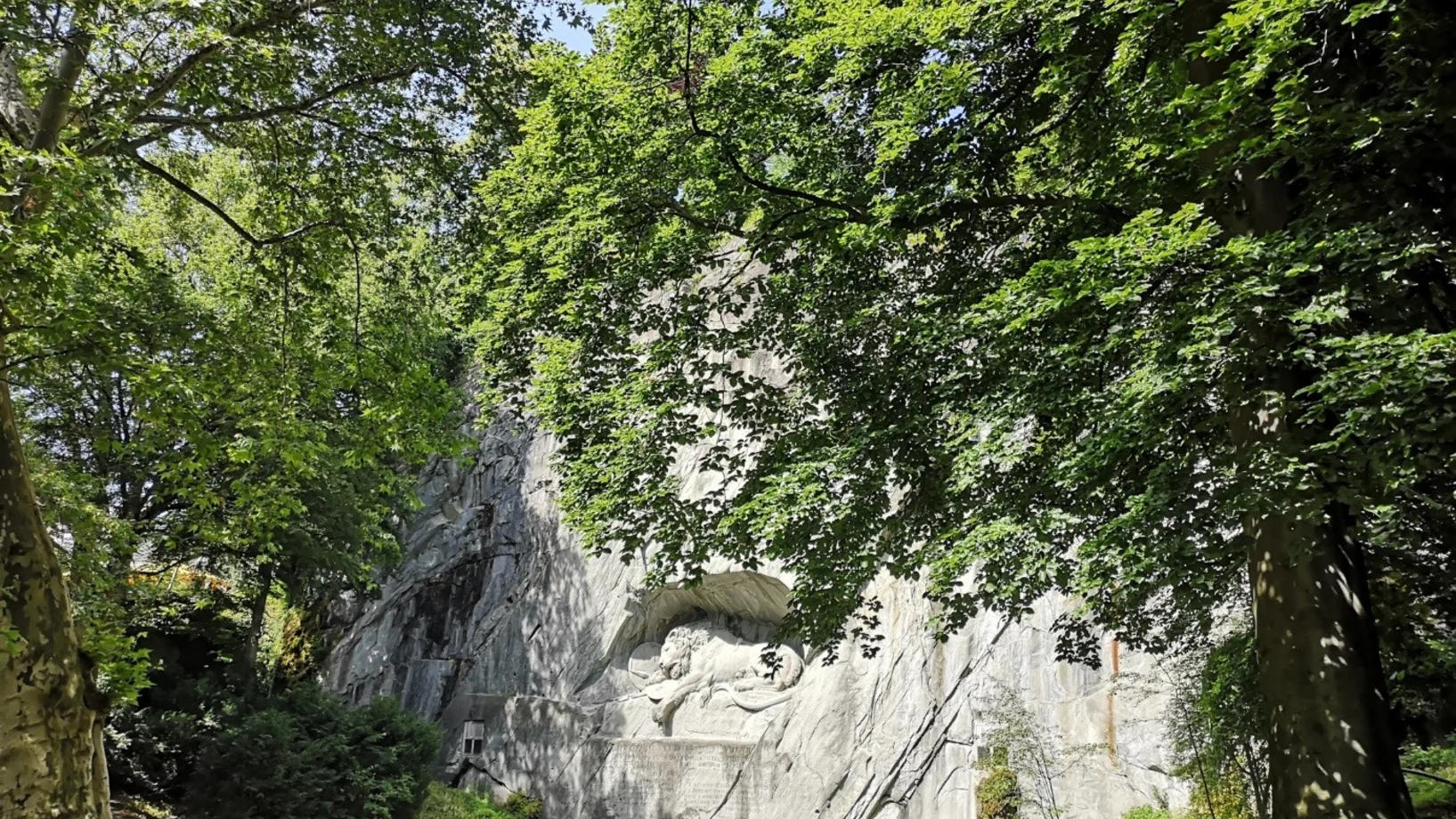 Das Löwendenkmal an einem heissen Sommertag