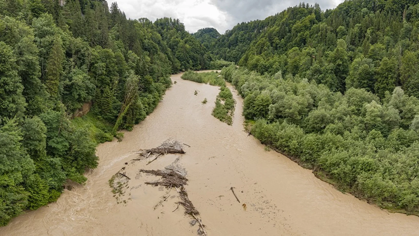 Hochwasser in Fliessgewässer