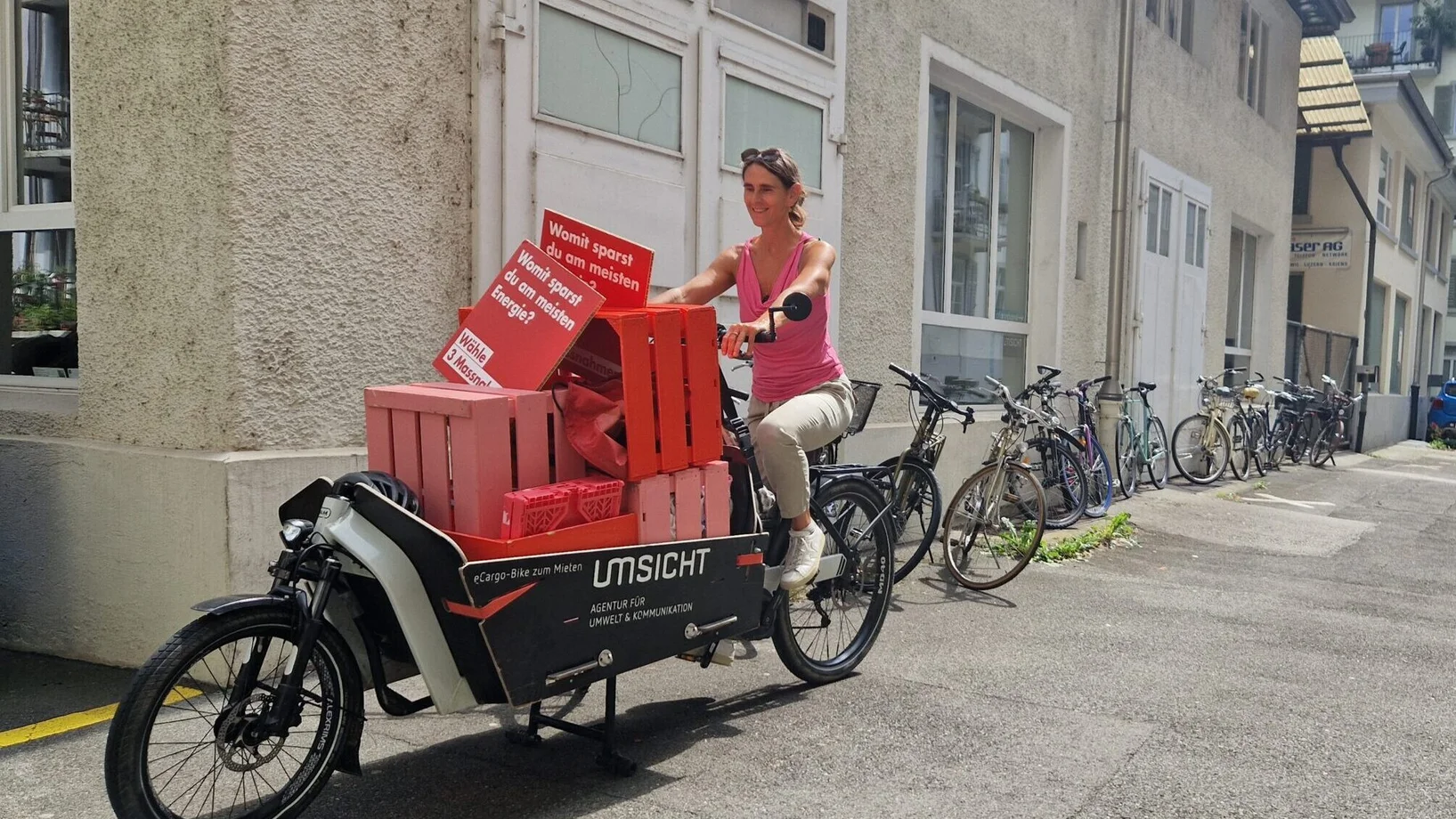 Einfacher Transport des Spiels mit dem Cargobike