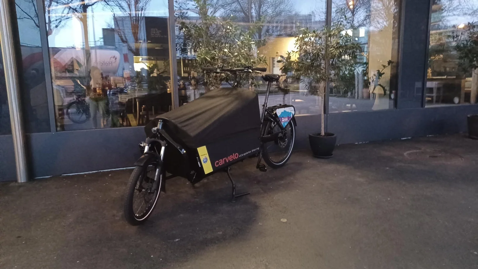 Cargobike bei einer Ausleihstation
