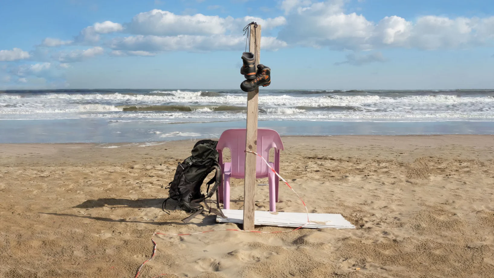 Der Luzerner Weitwanderer Jürg Schaffhuser erkundete 35 Jahre lang Europa zu Fuss. Die Ausstellung zeigt 10 seiner Wanderungen mit Karten, Bildern, Geschichten und einem Film aus Sizilien.