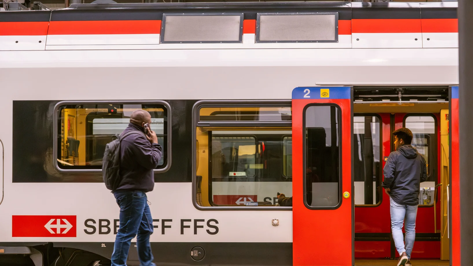SBB Zug im Bahnhof Luzern